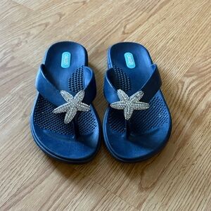 OKA b. Navy Floral-Pattern Flip Flops